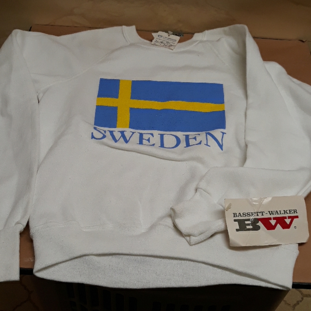 Bassett-Walker Youth Swedish Flag Sweatshirt L